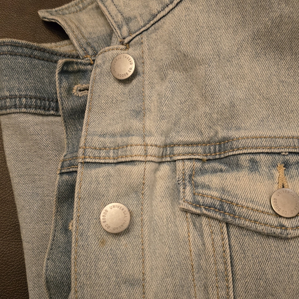 Universal Thread Blue Jean Jacket Light Denim Cla… - image 4